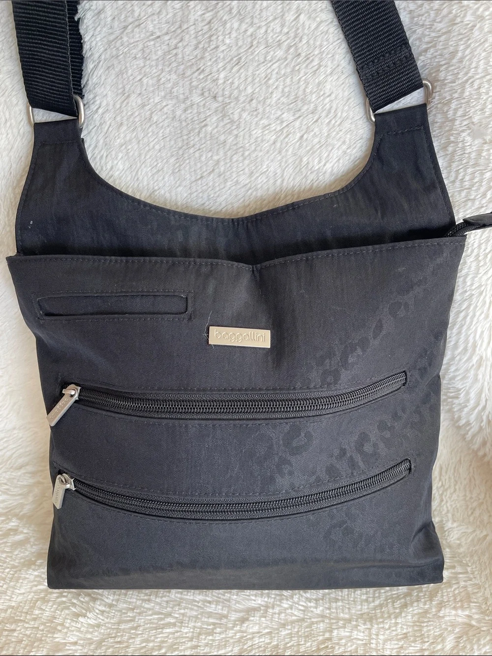 Baggallini Black Crossbody Messenger Bag with Silver Hardware
